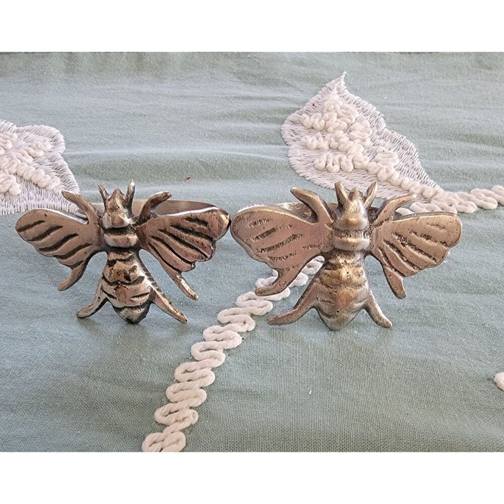 Set Of 2 Silver Bee Napkin Rings Rustic Metal Design Collectible Table Accessory